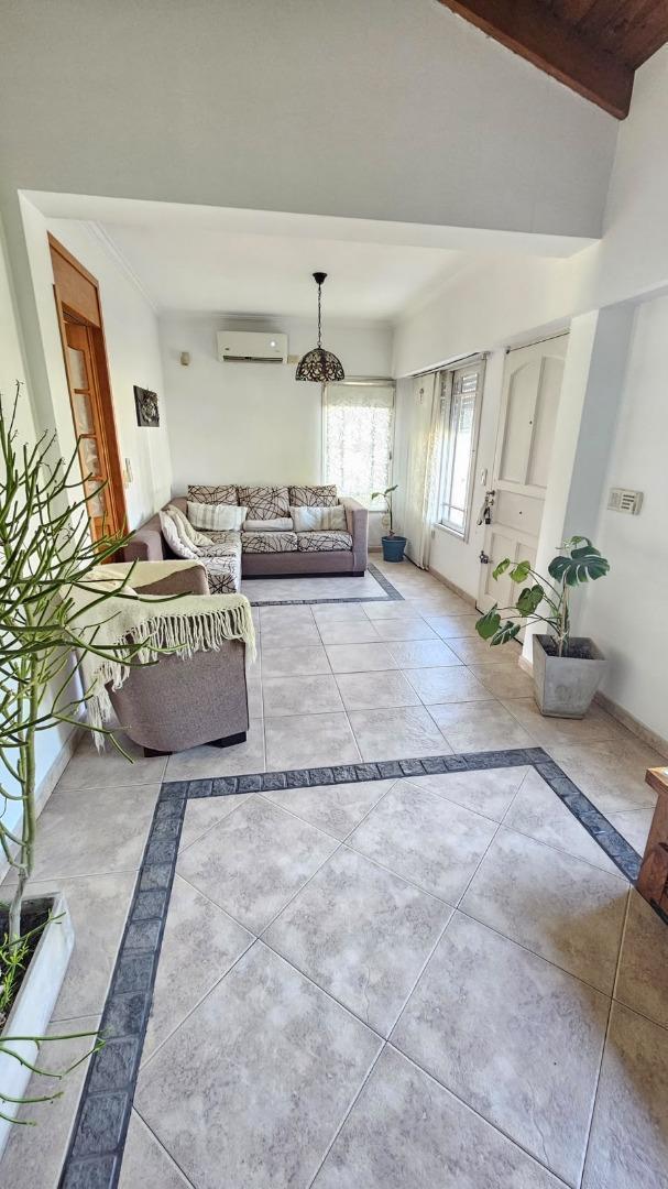 Foto de Excelente Casa 4 ambientes Morón Sur, imagen 2