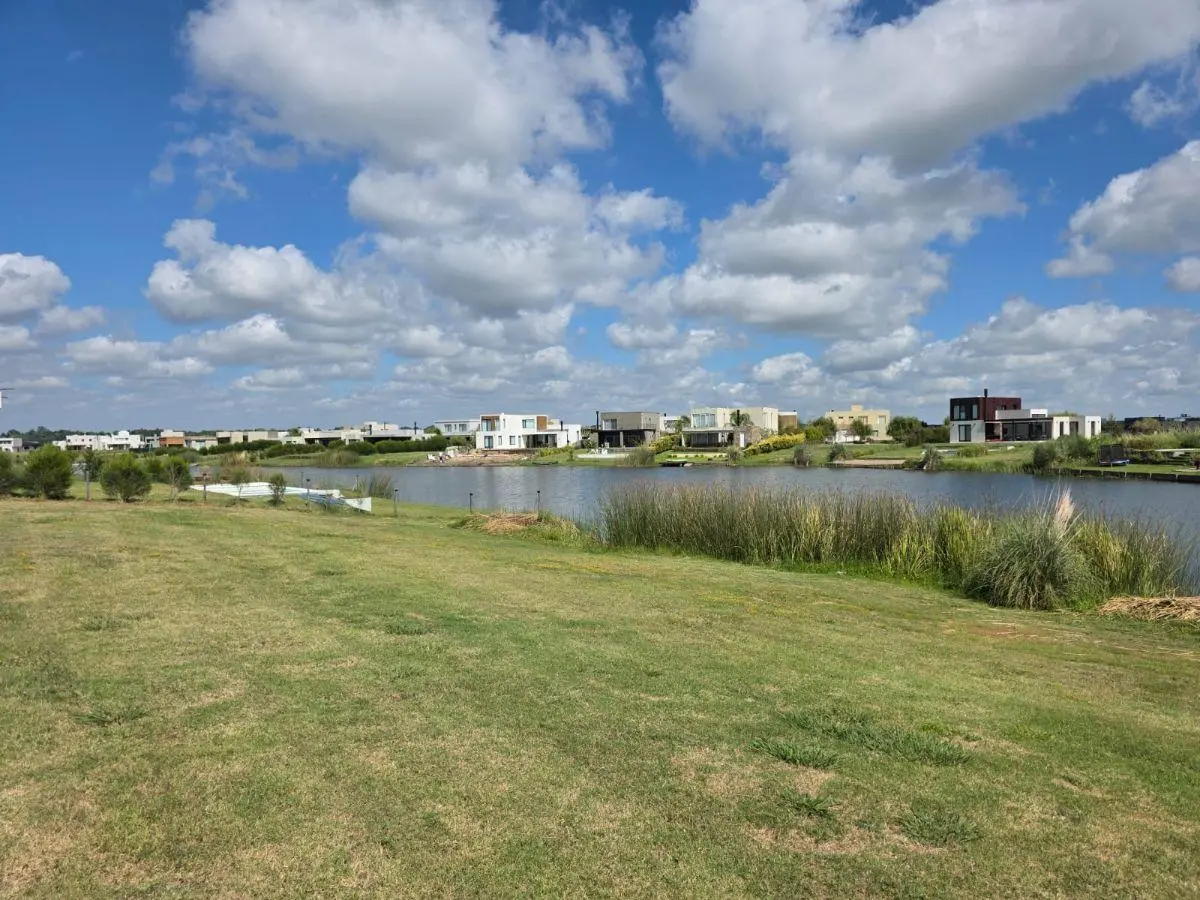 Lote a la laguna de 850 m² en El Naudir – Barrio náutico en Escobar 4
