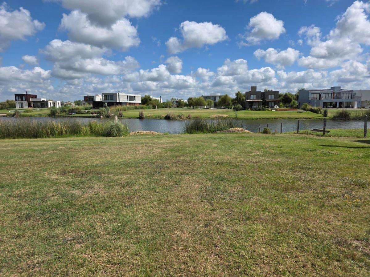 Lote a la laguna de 850 m² en El Naudir – Barrio náutico en Escobar