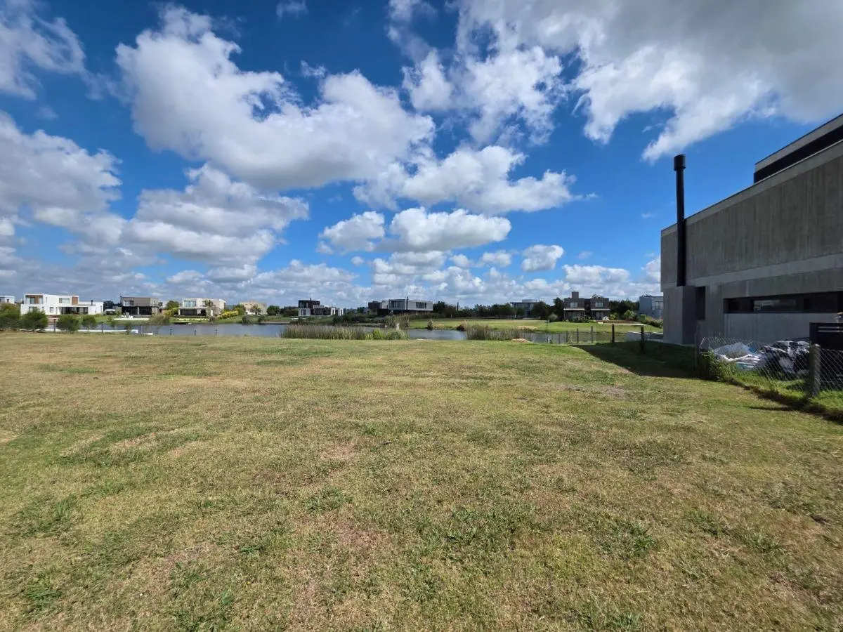 Lote a la laguna de 850 m² en El Naudir – Barrio náutico en Escobar 5