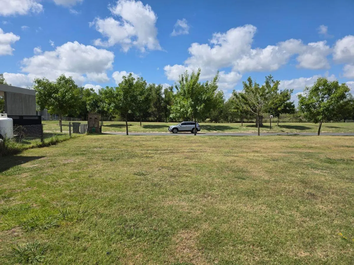 Lote a la laguna de 850 m² en El Naudir – Barrio náutico en Escobar 3