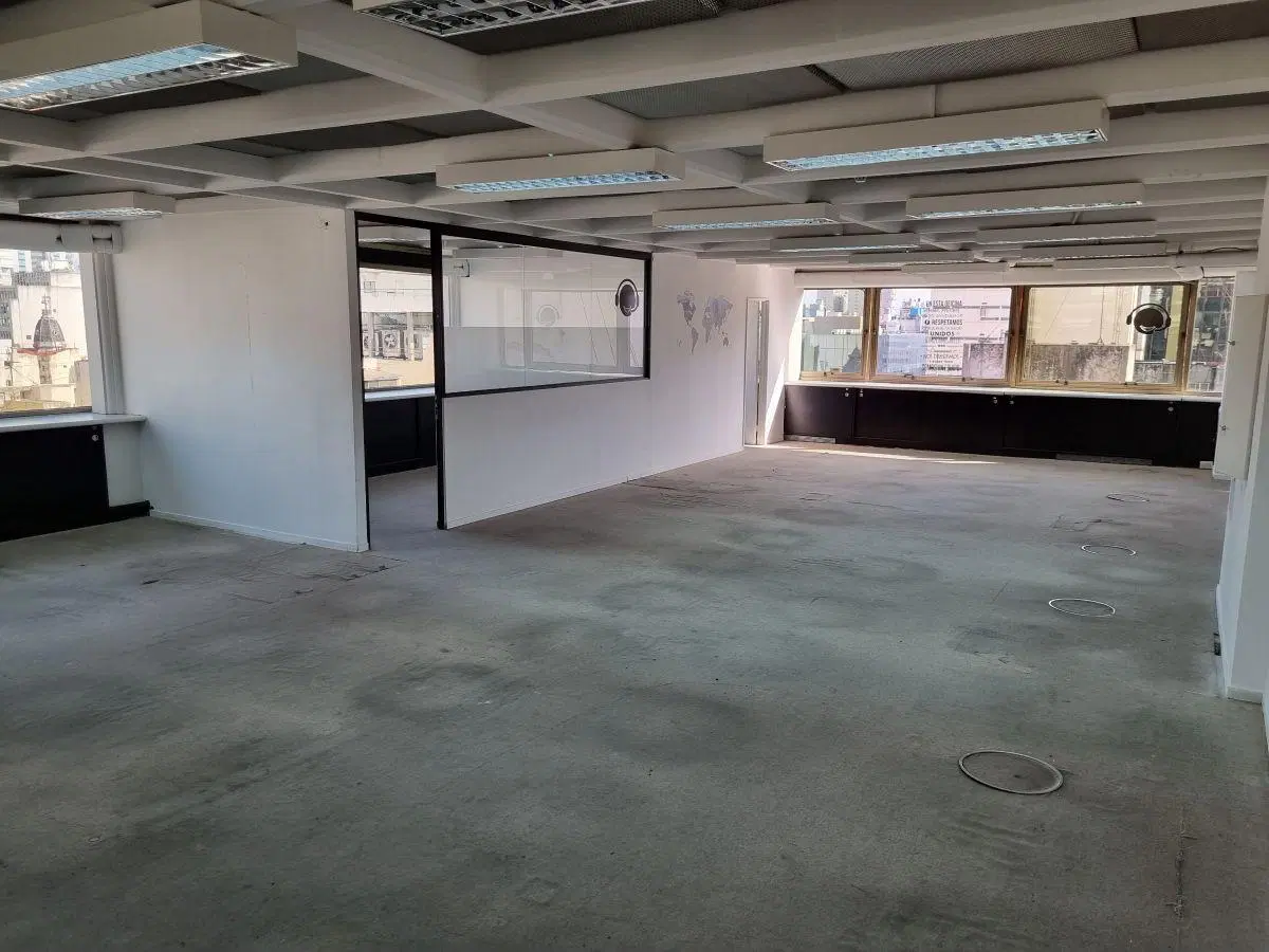 Excelente oficina corporativa ubicada en edificio en esquina con seguridad las 24 horas. 3
