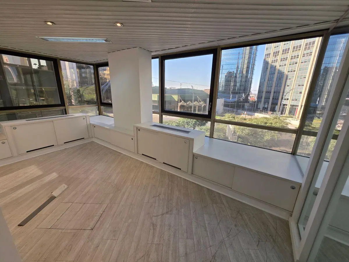 Oficina Corporativa con Terraza y 2 Cocheras | Catalinas 3