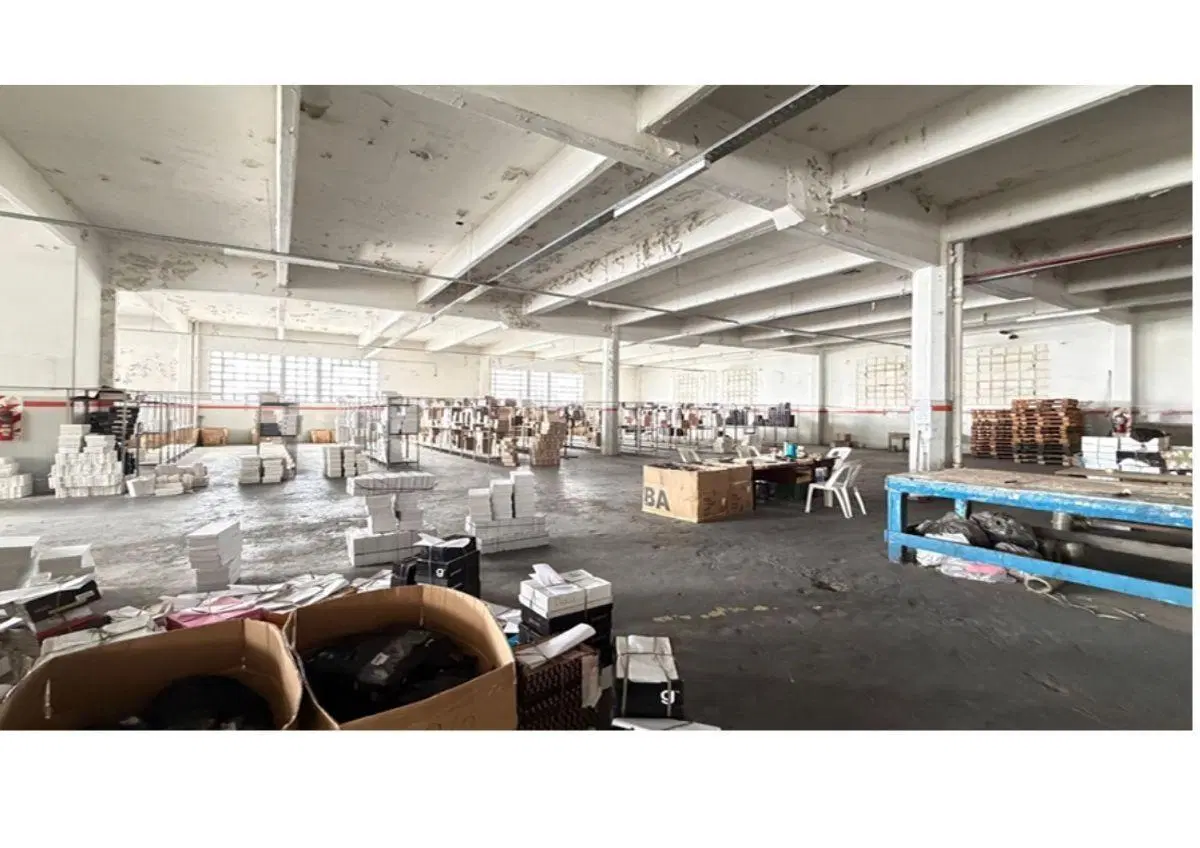 Galpon con 8510 m2 construidos en Valentín Alsina en alquiler 3