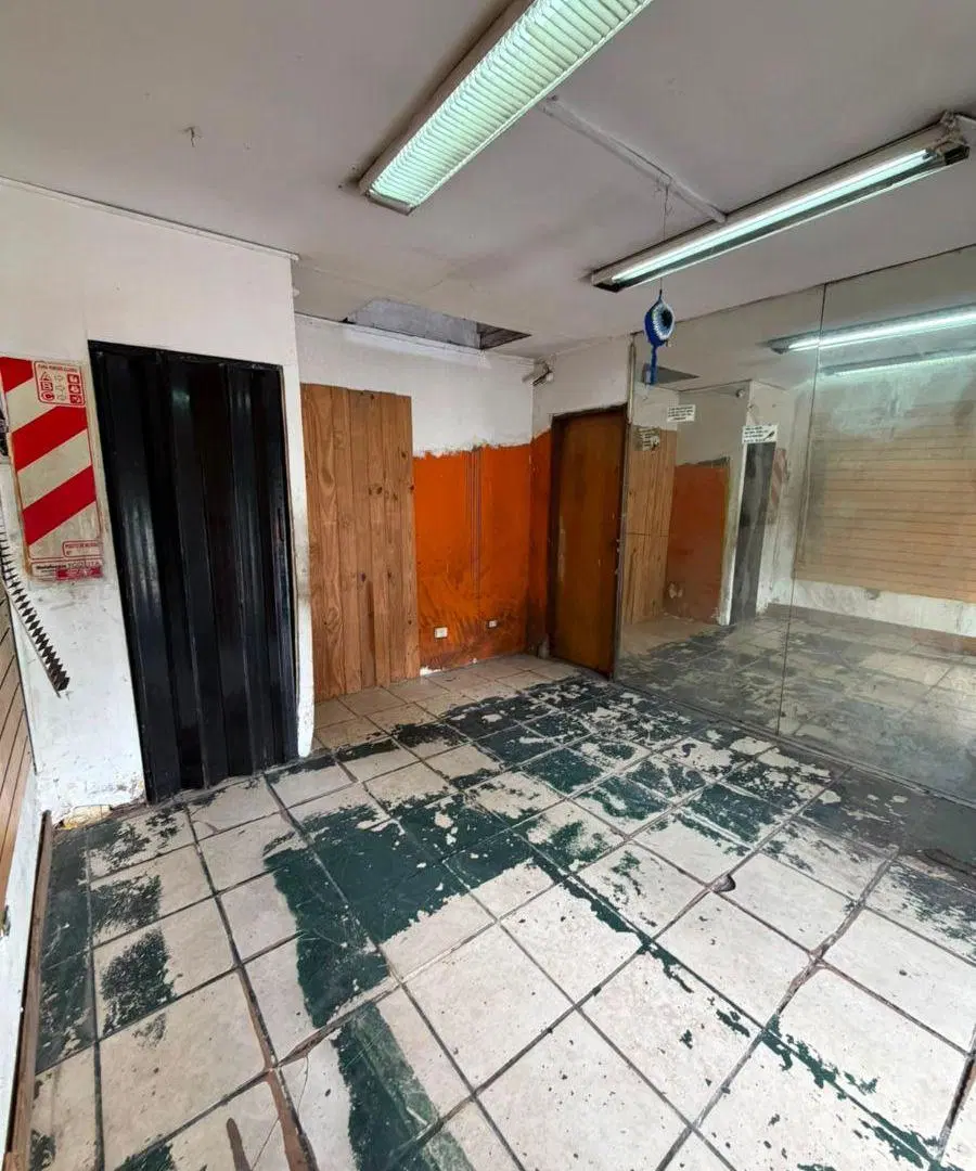 Local comercial en alquiler en Lanús Oeste 4