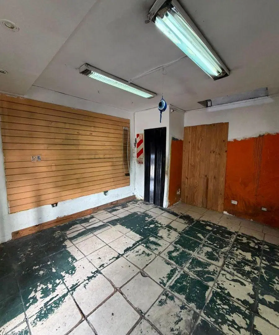 Local comercial en alquiler en Lanús Oeste 3