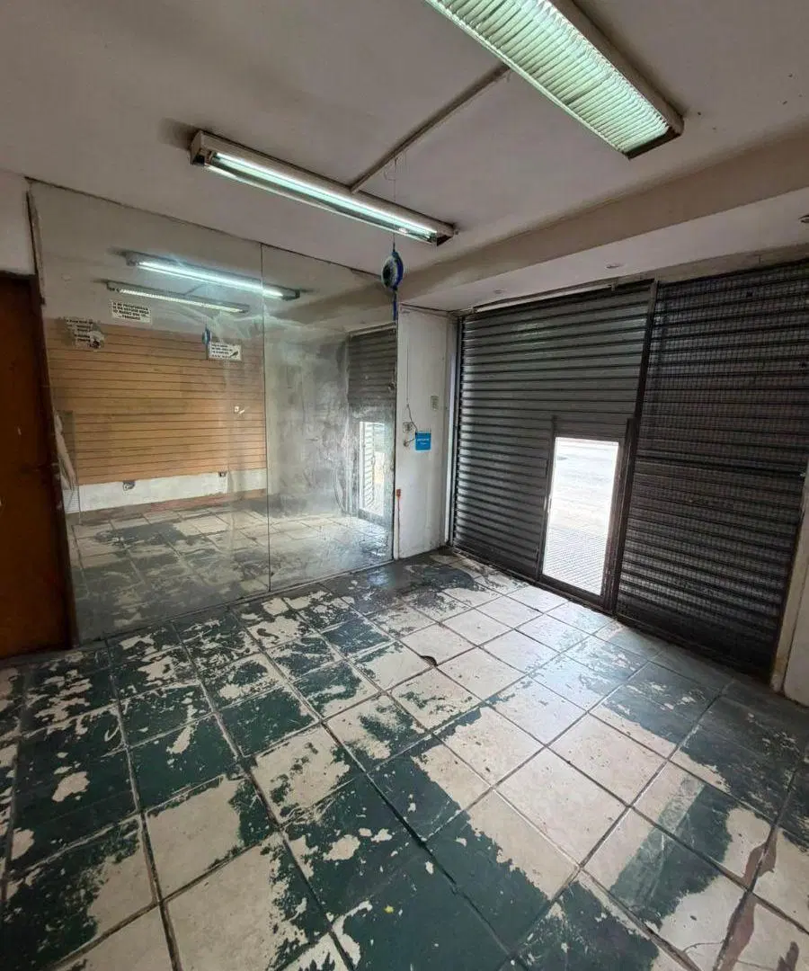 Local comercial en alquiler en Lanús Oeste 5