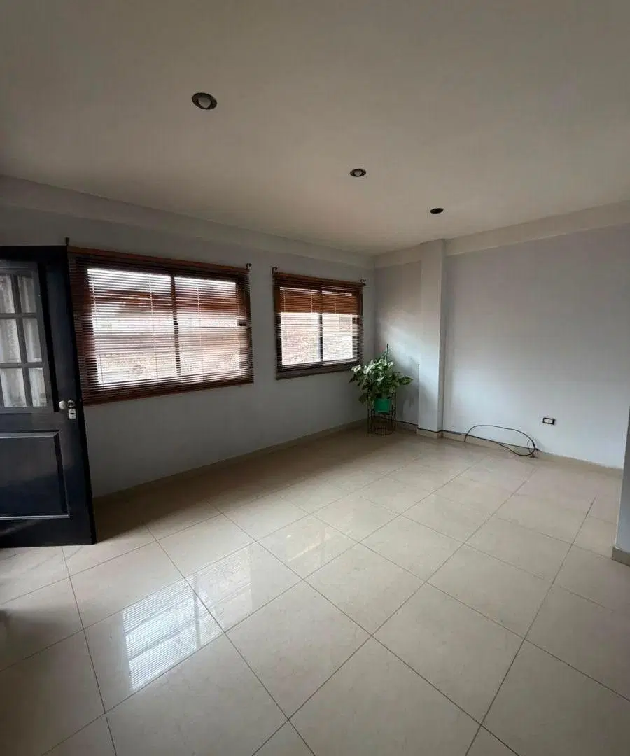 Departamento con 2 dormitorios en alquiler en Lanús Este 2