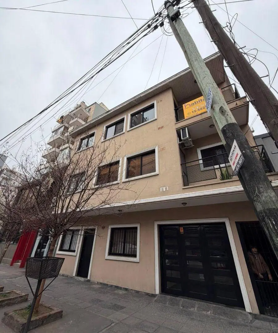 Departamento con 2 dormitorios en alquiler en Lanús Este 1