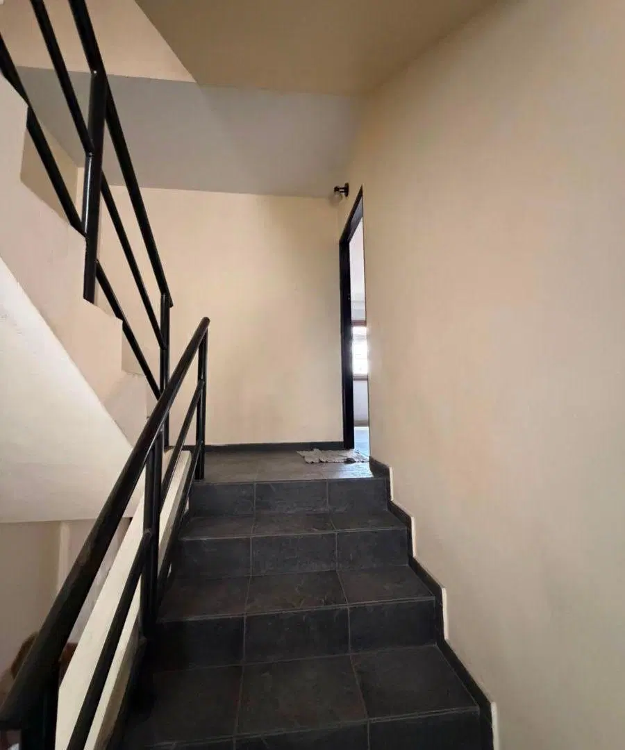 Departamento con 2 dormitorios en alquiler en Lanús Este 3