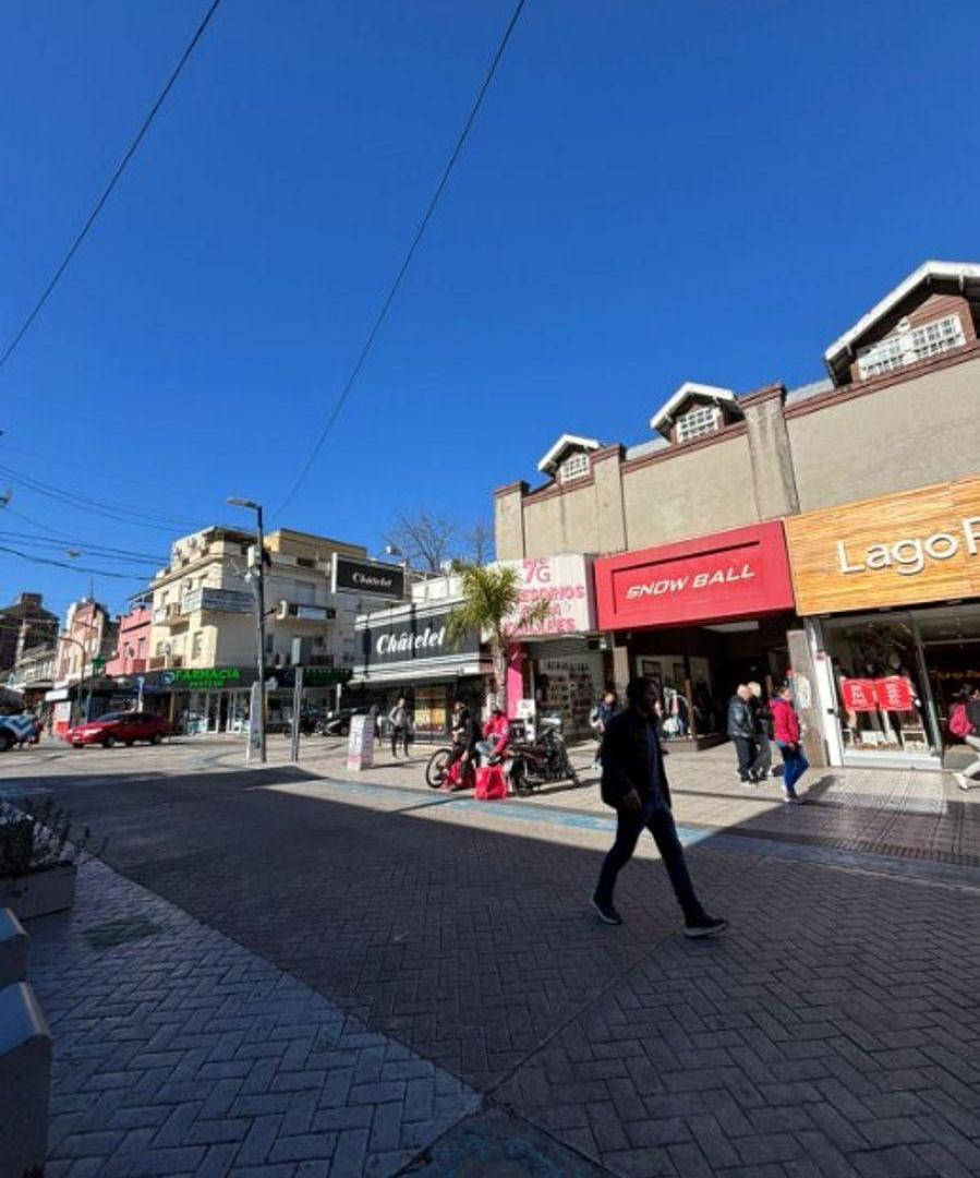 Foto de 3 Locales en alquiler en Lanús Este, imagen 4