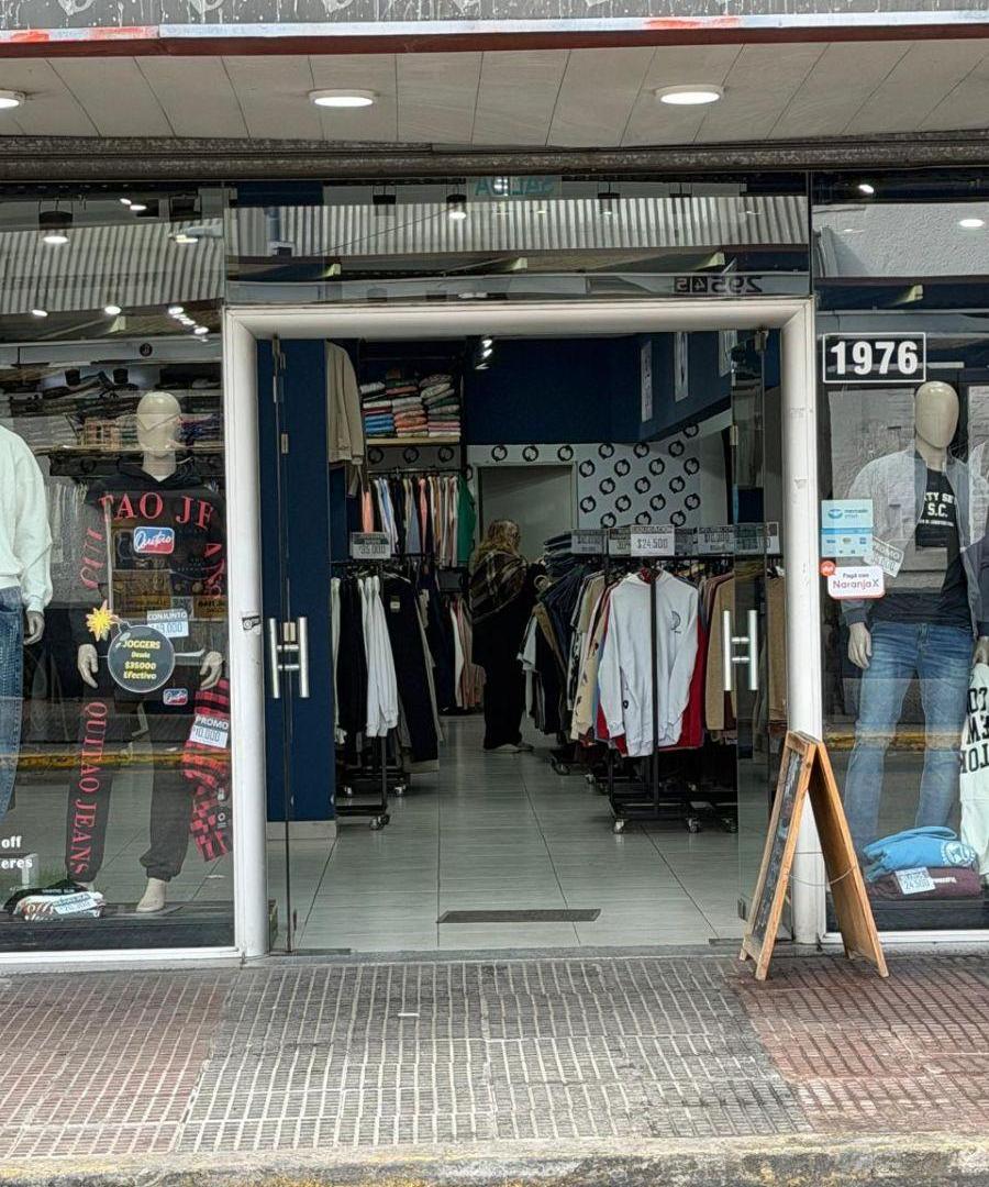 Foto de Local de 234 m² en alquiler en Lanús Este, imagen 3