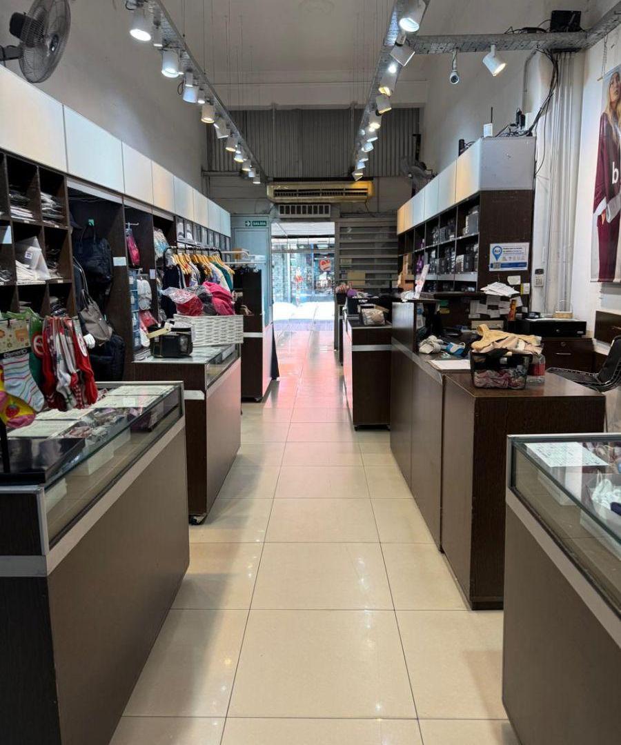 Foto de Local en la segunda cuadra en venta en Lanús Este, imagen 3