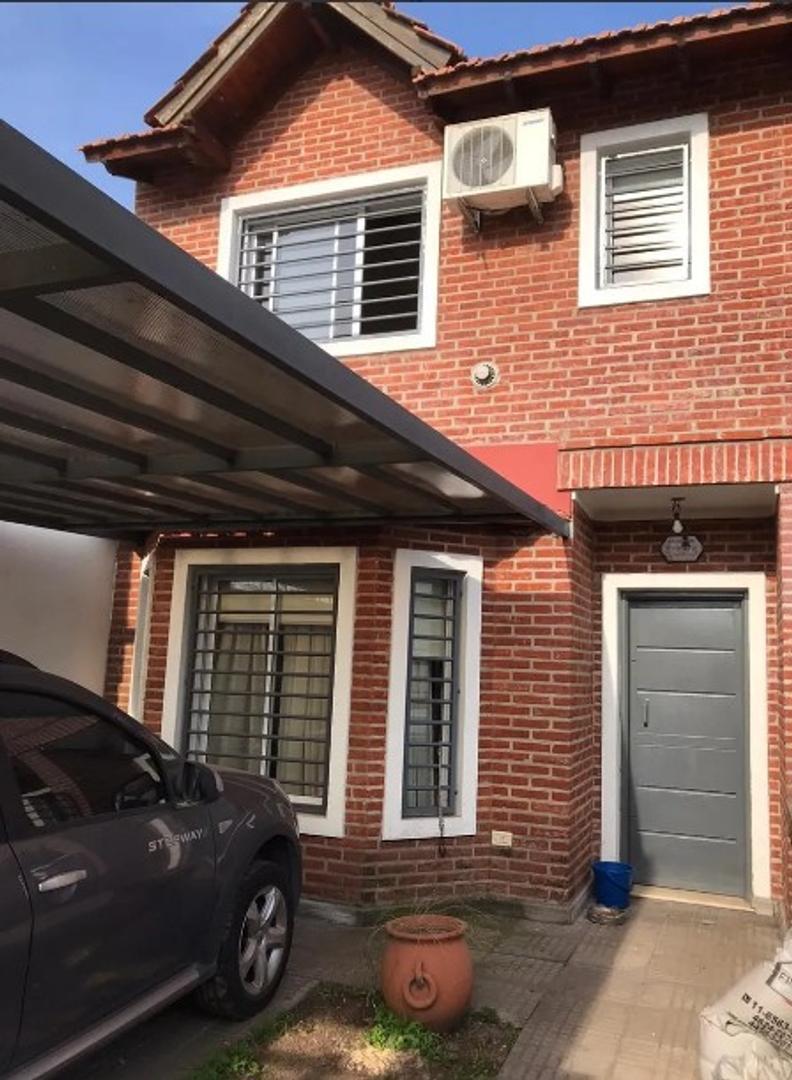 DUPLEX 3 AMB. CON ENTRADA DE AUTO CUBIERTA