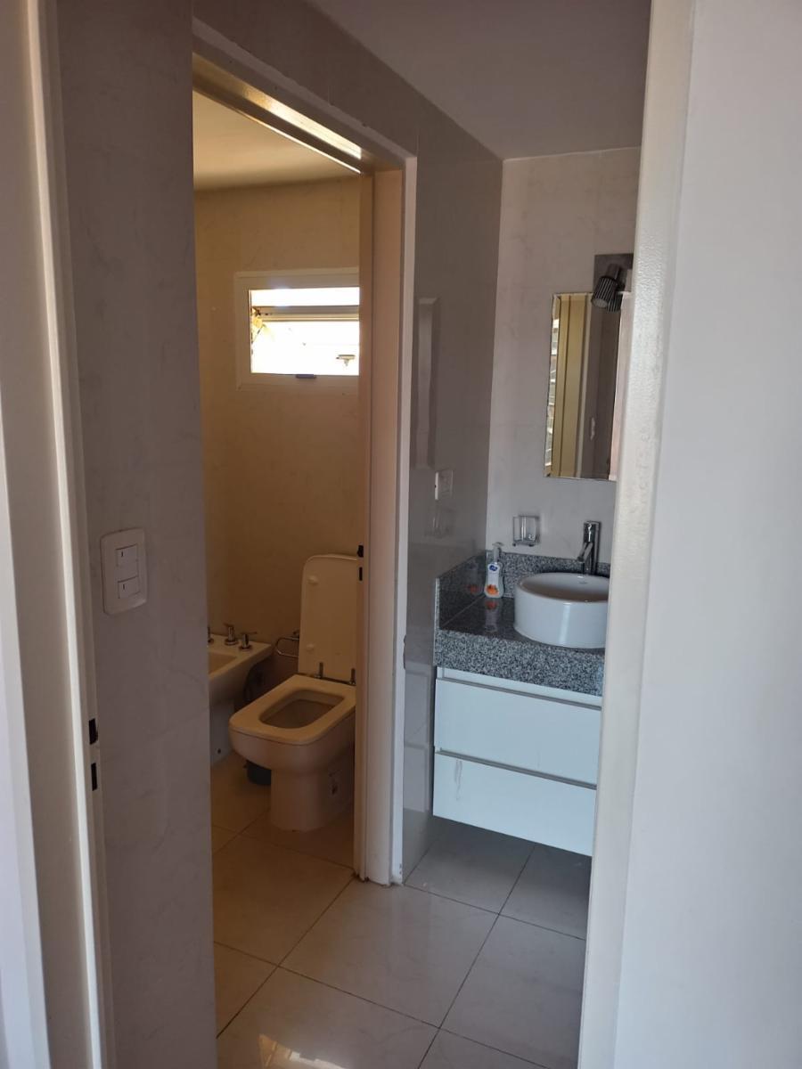 VENTA DEPARTAMENTO 2 AMBIENTES AMPLIO CON VESTIDOR Y COCHERA CUBIERTA *85*