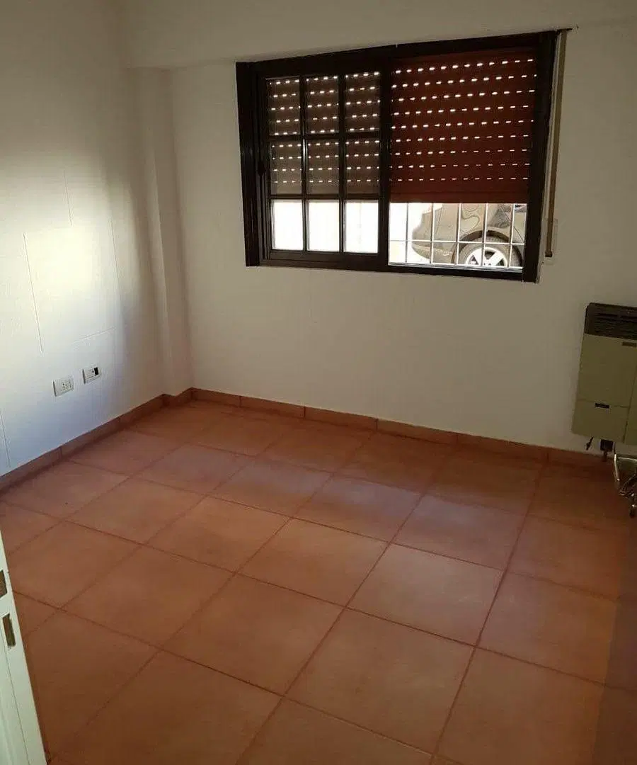 TRES AMBIENTES PLANTA BAJA 8