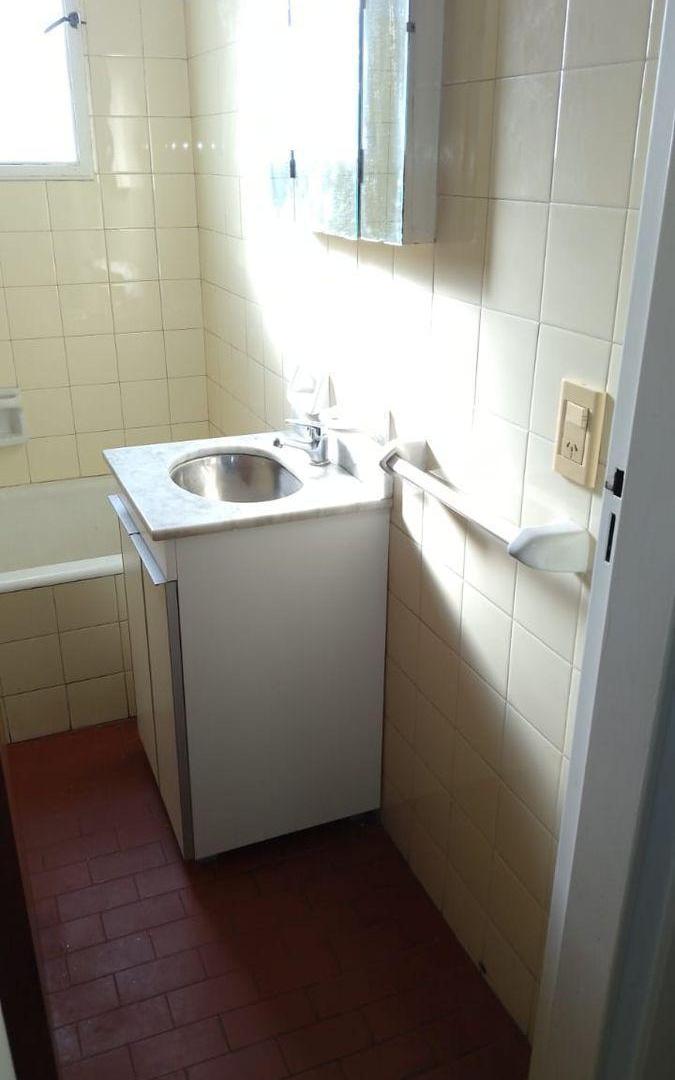 Foto de DEPARTAMENTO EN EXCELENTE ESTADO DE DOS AMBIENTES EN QUILMES, imagen 2