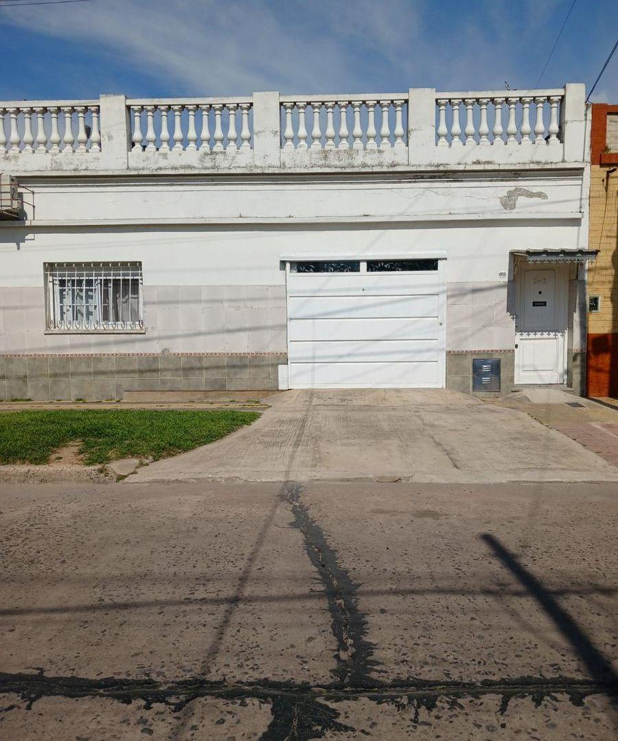 Foto de CASA EN VENTA WILDE, EXCELENTE ESTADO DE 5 AMBIENTES CON COCHERA Y, imagen 1