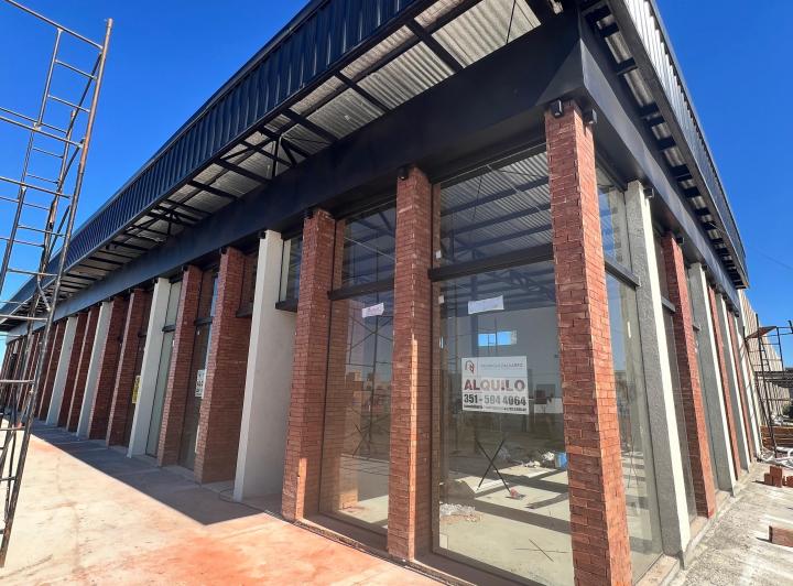 Local Comercial frente a plaza, Apto gastronómico  4