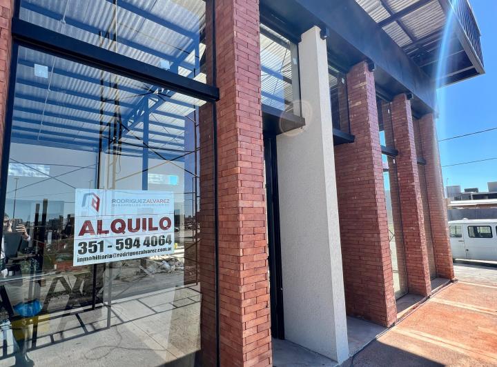 Local Comercial frente a plaza, Apto gastronómico  3