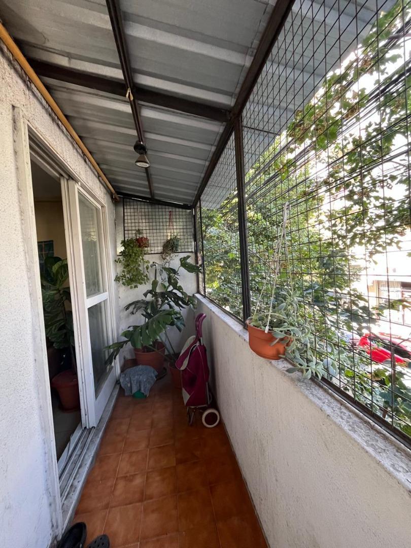 Guardia Viejaa 4329. Primer piso con balcon al frente