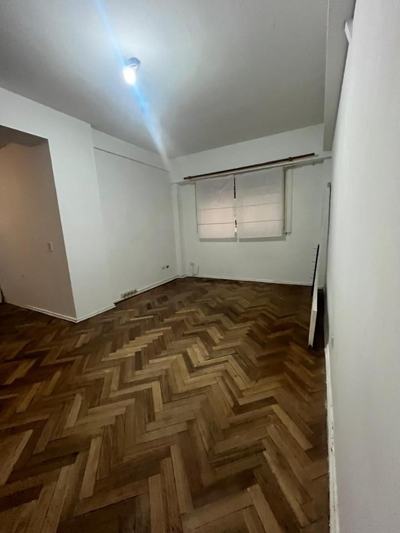 Beruti 2800. Monoambiente en muy buen estado.
