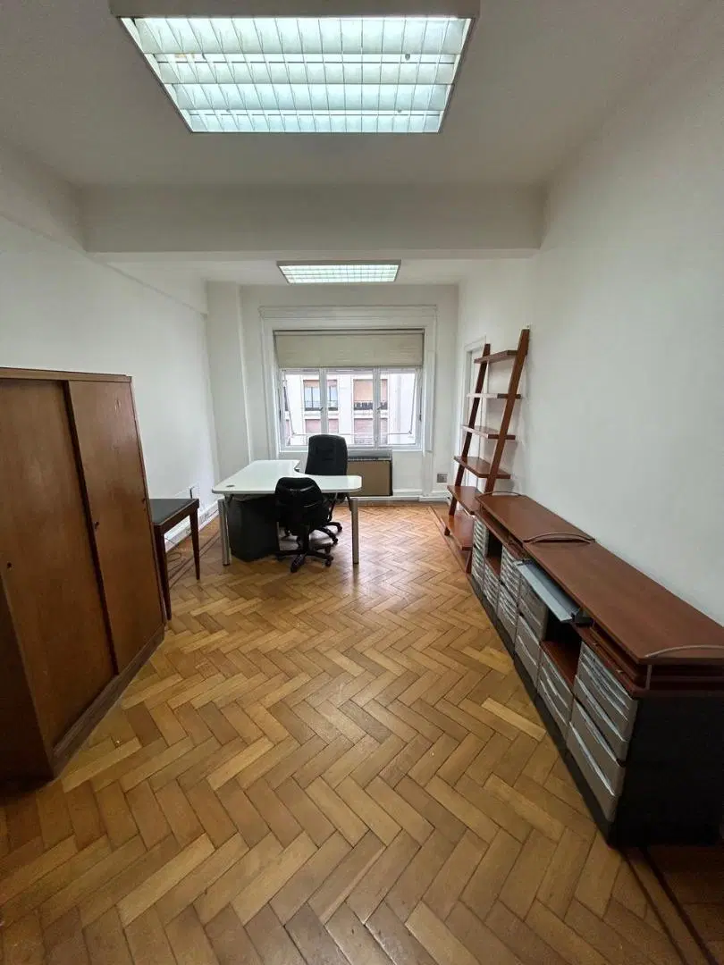 Roque Saens Peña 832. Edificio Volta. Oficina.Cochera 5