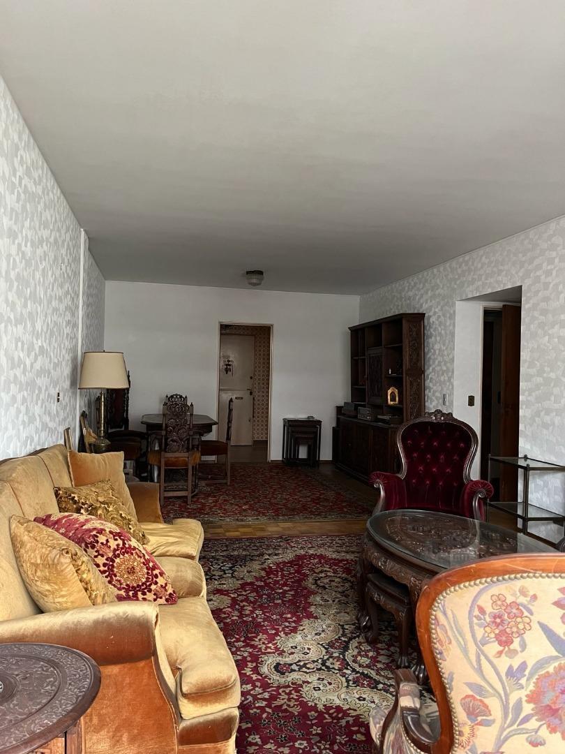 Luis Maria Campos 1100. Piso alto con cochera