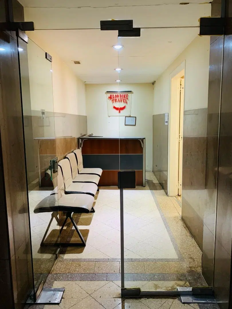 Roque Saenz Peña 832. Edificio Volta. Oficina.Cochera 4