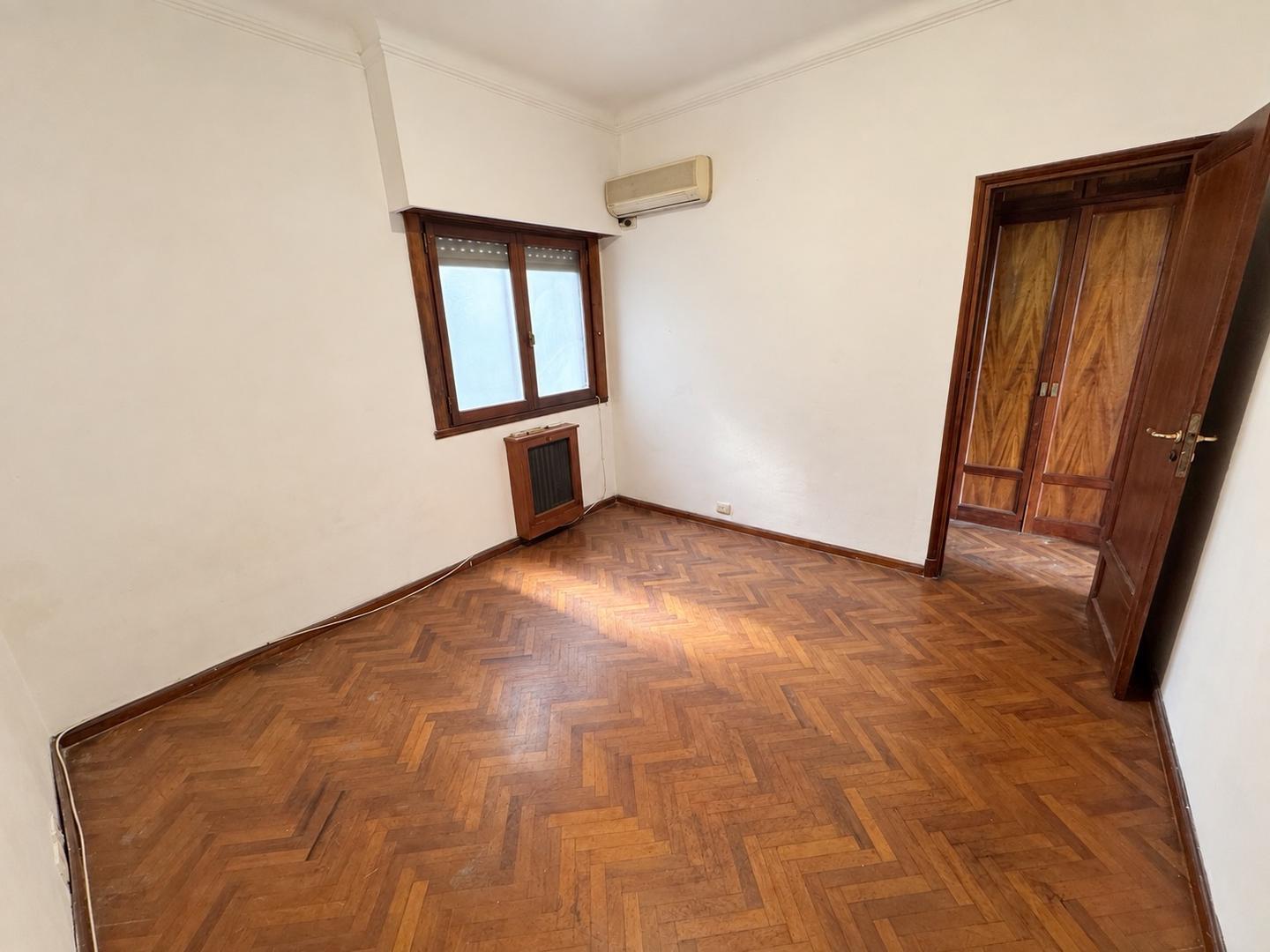 Foto de Amplio 4 ambientes clásico – Piso alto – Vista abierta a Av., imagen 5