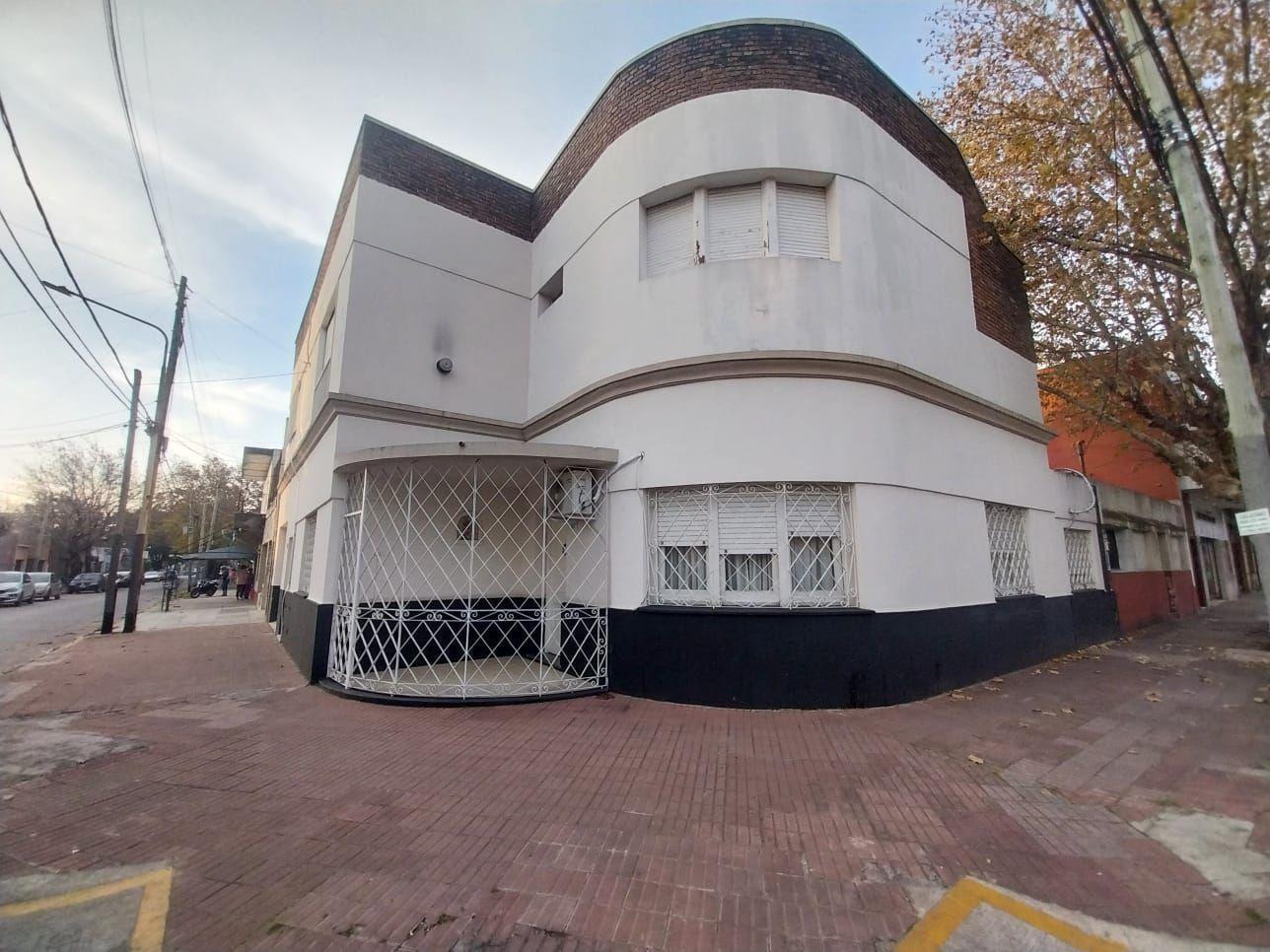 VENTA EXCELENTE PH 3 AMBIENTES EN PRIMER PISO CON TERRAZA