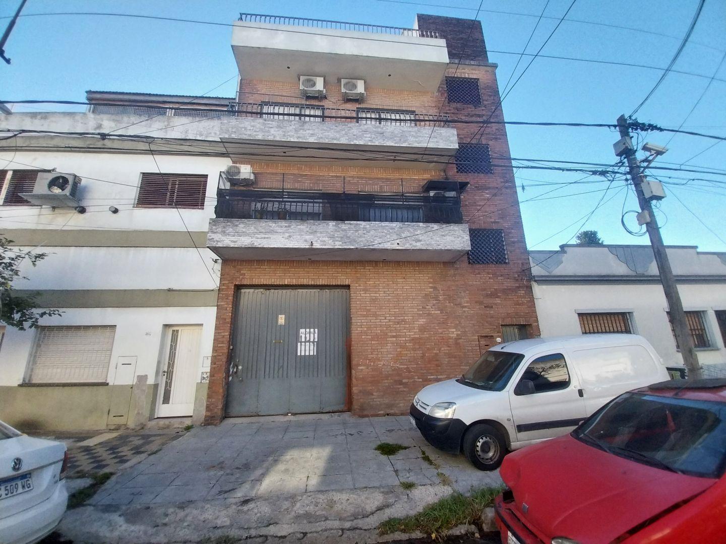 VENTA | PISO COMPLETO 4 AMBIENTES | PATIO Y BALCÓN CORRIDO | CIUDADELA SUR