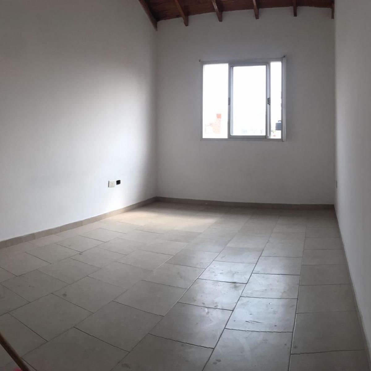 VENTA DUPLEX 2 AMBIENTES CON PATIO VILLA LUZURIAGA