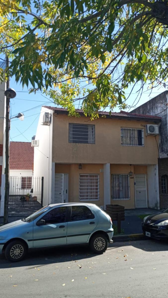 Duplex Tres Ambientes al Frente con Patio y Terraza -Villa Luzuriaga
