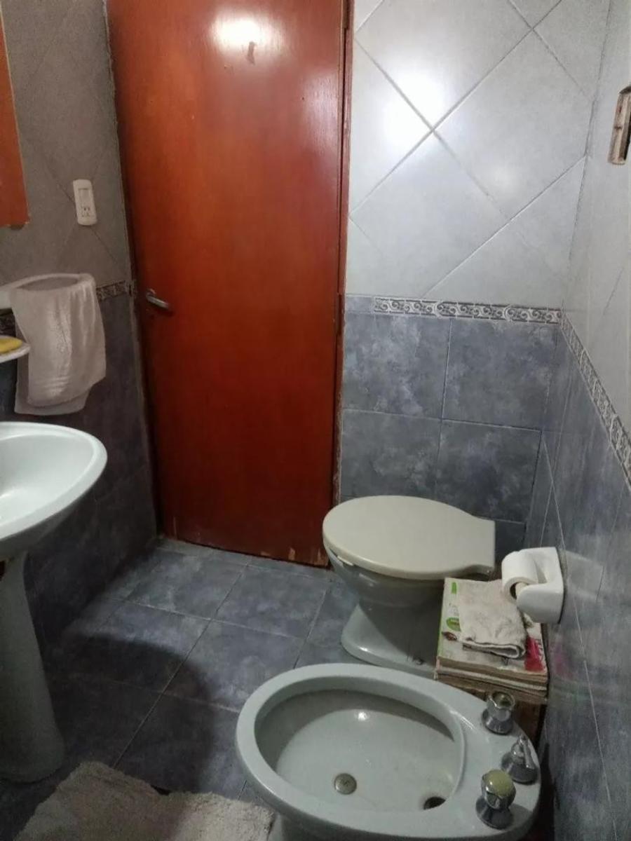 Foto de CHALET 3 AMBIENTES CON JARDIN,PATIO Y COCHERA - ZONA MORON, imagen 2