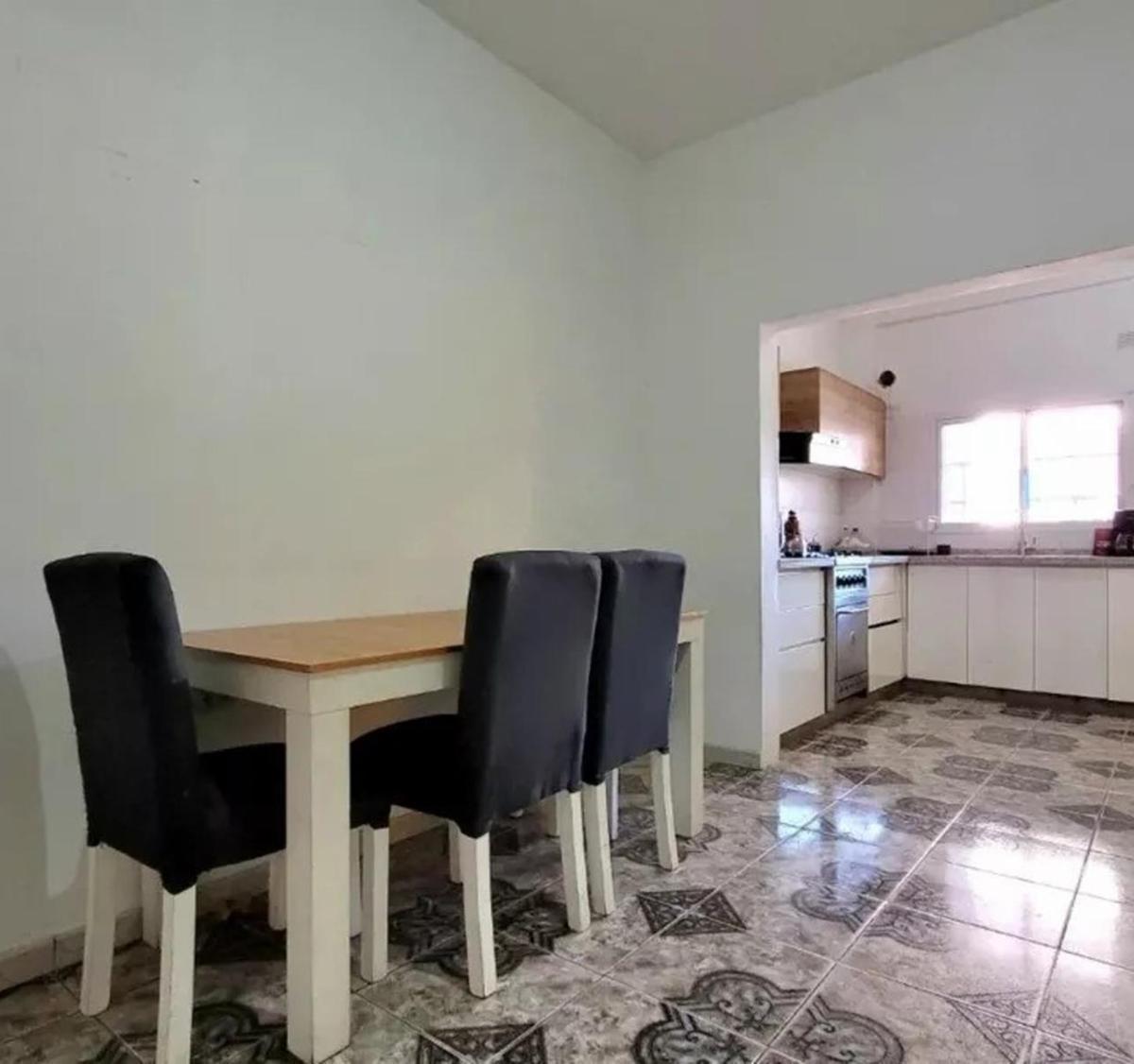 Foto de VENTA MORON CHALET 5 AMBIENTES CON JARDIN COCHERA, imagen 4