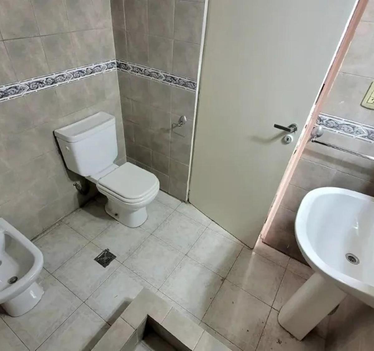 Foto de VENTA MORON CHALET 5 AMBIENTES CON JARDIN COCHERA, imagen 5