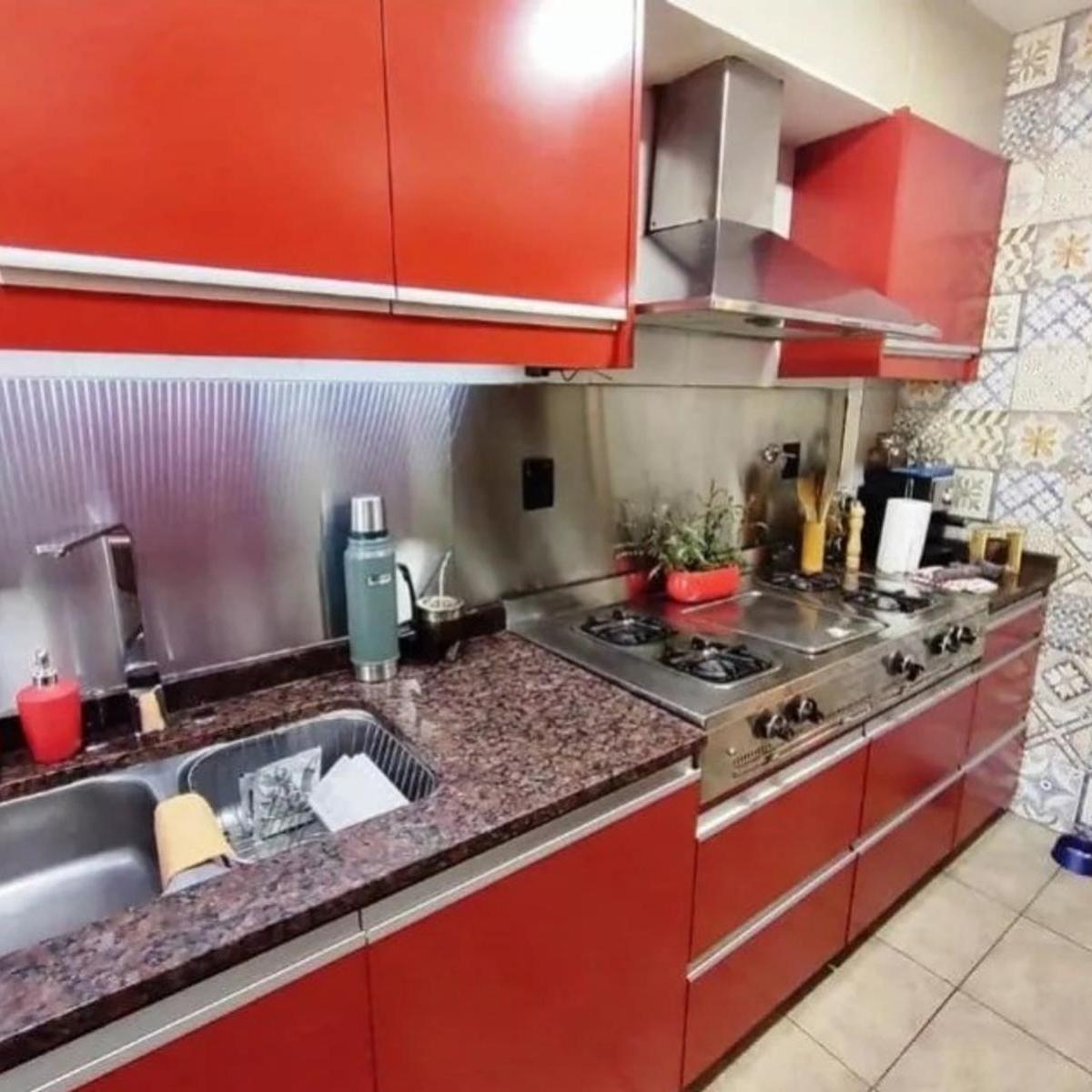 Venta Casa 6 Ambientes con Pileta, Jardin y Tres Cocheras - Lomas del Mirador 2