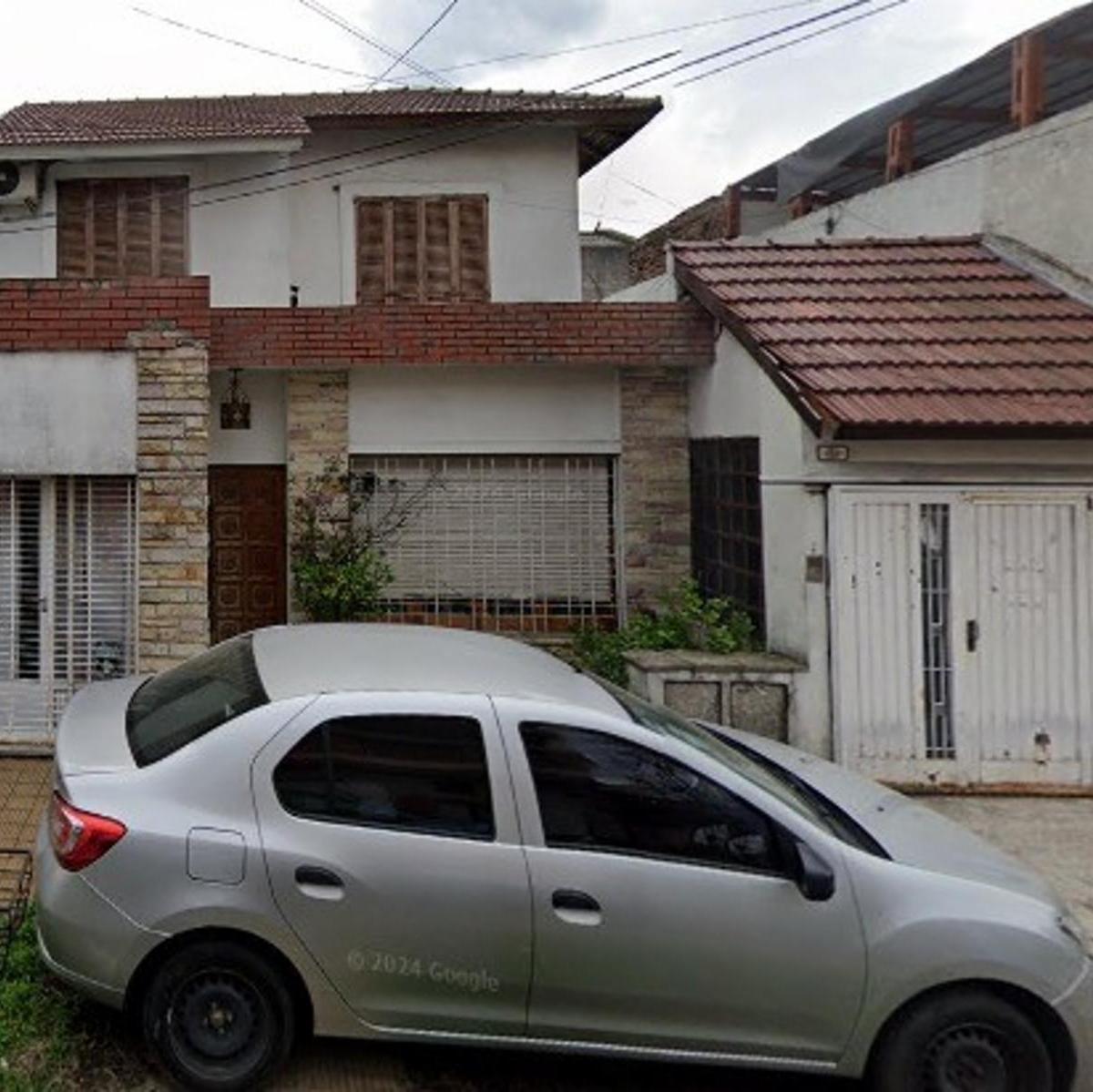 VENTA CASA 4 AMBIENTES CON PATIO Y TERRAZA