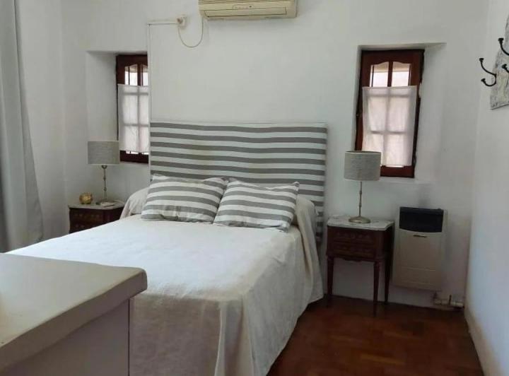 VENTA CASA AMPLIA 4 AMBIENTES CON QUINCHO Y COCHERA - CASTELAR 5