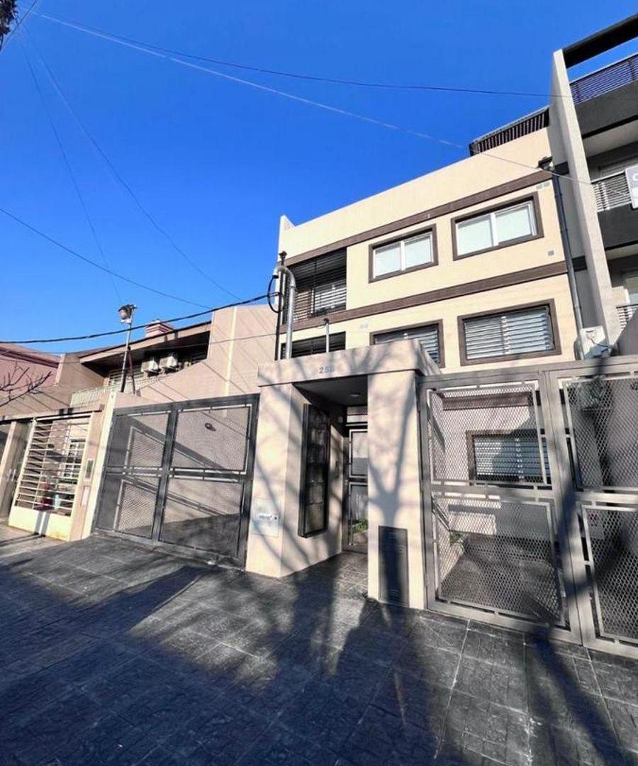 VENTA DEPARTAMENTO 3 AMBIENTES CON BALCON Y TERRAZA RAMOS MEJIA