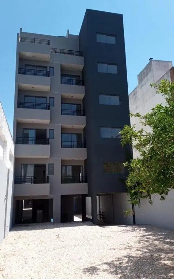 Venta Departamento 3 ambientes con cochera y terraza Haedo 2