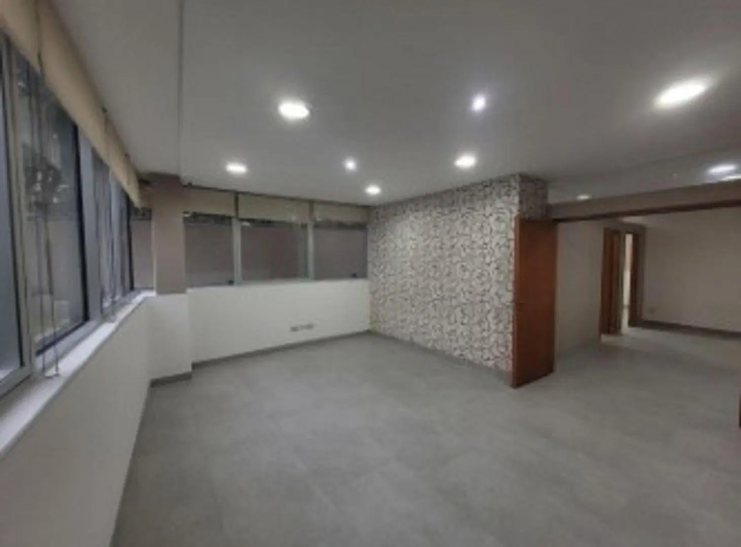 ALQUILER - OFICIINA COMERCIAL PARQUE LELOIR 1