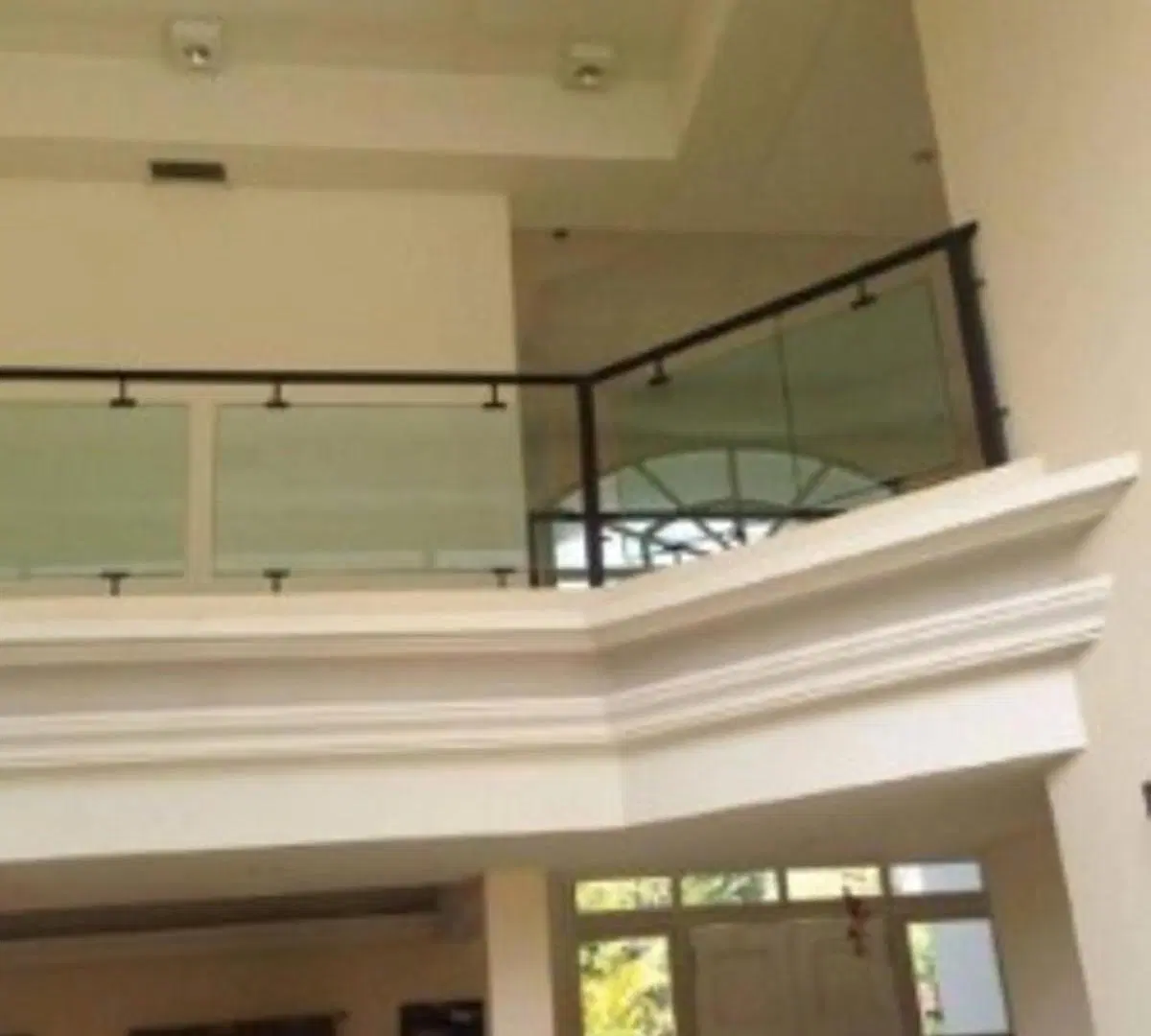 Venta - chalet estilo frances 7 ambientes con pileta Francisco alvarez 3