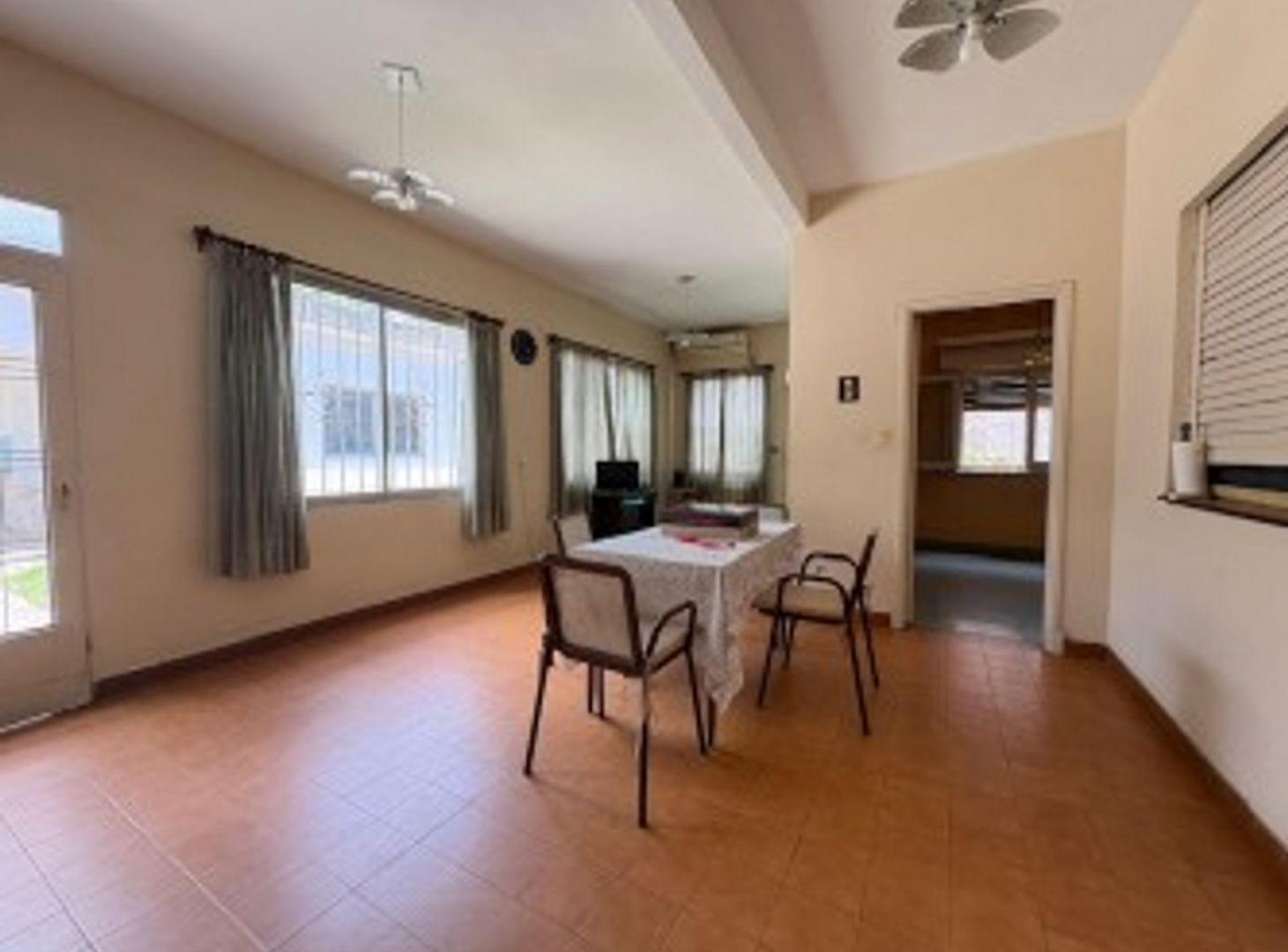 Foto de VENTA -CASA 3 AMBIENTES CON PARQUE VILLA LUZURIAGA, imagen 3