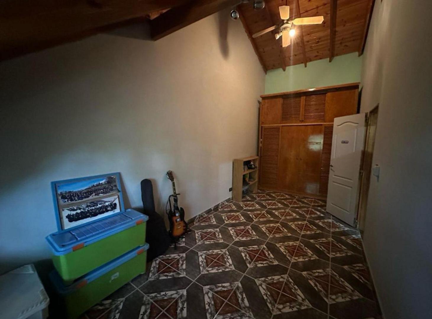 Foto de VENTA CHALET 5 AMBIENTES CON JARDIN Y DOS COCHERAS MORON, imagen 5