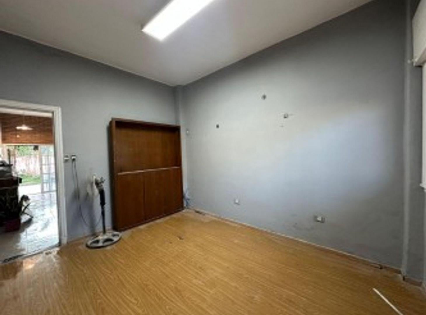 Foto de VENTA - CASA 7 AMBIENTES CON PATIO,TERRAZA Y COCHERA CASEROS, imagen 3