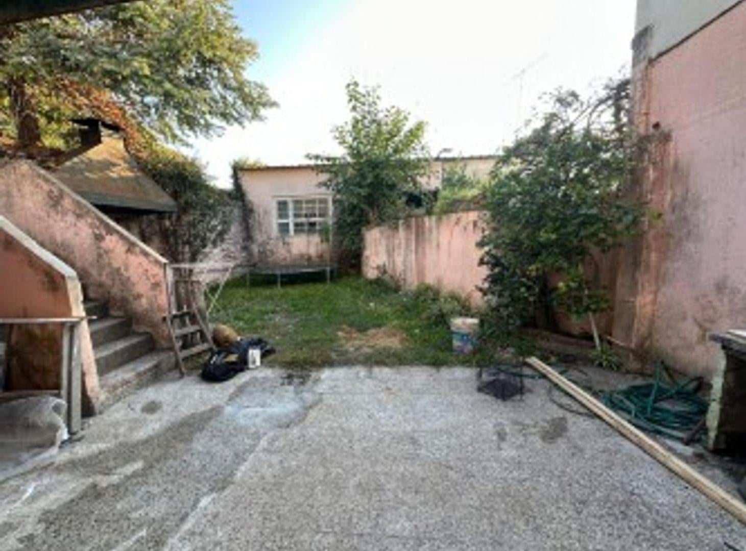 Foto de VENTA - CASA 7 AMBIENTES CON PATIO,TERRAZA Y COCHERA CASEROS, imagen 2