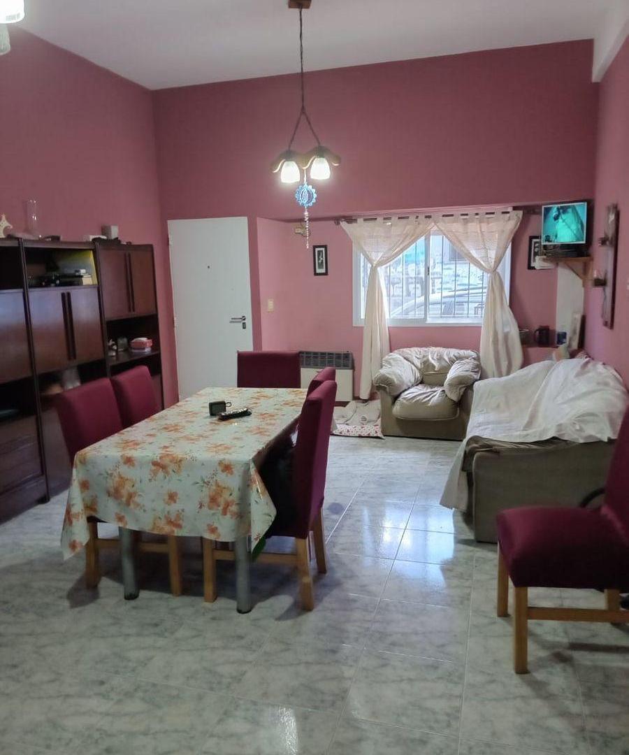 Foto de Venta Ramos Mejia Triplex al frente 4 ambientes con garage y terraza, imagen 3