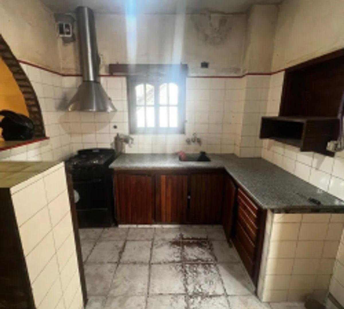 Foto de Venta - Casa 4 Ambientes Con Jardin y Cochera Ituzaingo, imagen 2